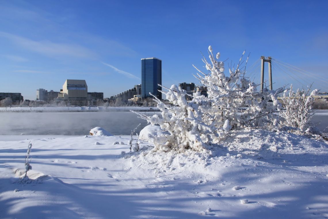 Krasnojarsk. Ufer des Flusses Jenissei im Winter